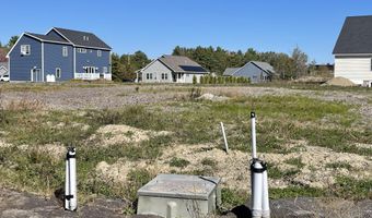 105 Fieldstone Dr, Augusta, ME 04330