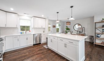 51 Mountain View Dr, Brookfield, CT 06804