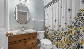 215 Shadyoak Dr, Ballwin, MO 63021