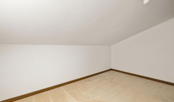 271 N McClellan St 105, Auburn, IN 46706