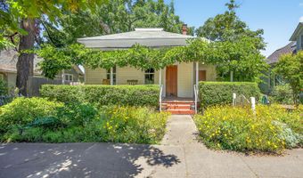 237 B St, Ashland, OR 97520