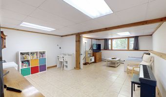 24 Hillside Cir, Brookfield, CT 06804