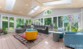 200 Robinhood Rd, Asheville, NC 28804