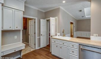 560 Dixton Dr, Brandon, MS 39047