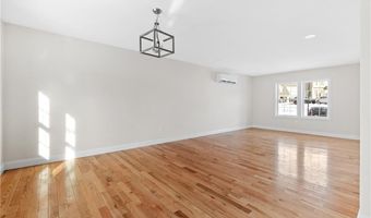 72 Wilbur Rd, Lincoln, RI 02865