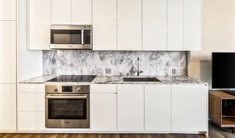 987 Queen St 1806, Honolulu, HI 96814