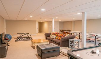 24 Surrey Ln, Falmouth, ME 04105