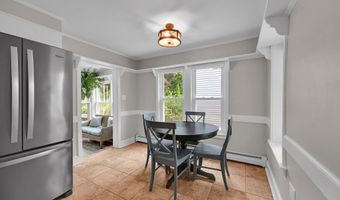 33 S 11TH St, Akron, PA 17501