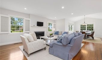10 Linden Gate Ln, Newport, RI 02840