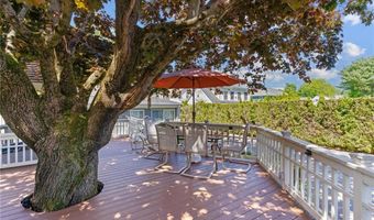 21 Foxhill Ave, Bristol, RI 02809