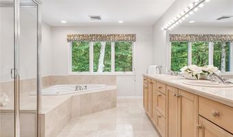 60 Pheasant Dr, East Greenwich, RI 02818