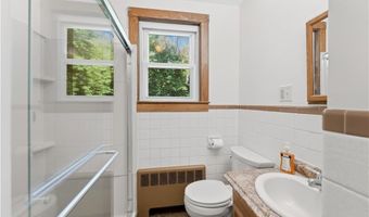 917 Woonsocket Hill Rd, North Smithfield, RI 02896