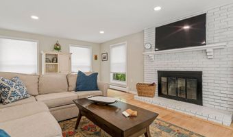 78 Hitching Post Ln, Bedford, NH 03110