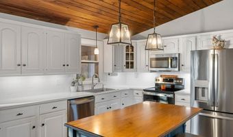 73 Airline Rd, Clinton, CT 06413