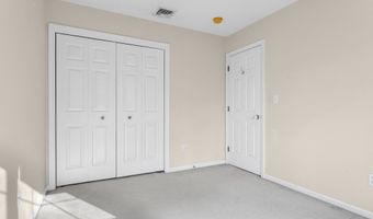 20 Lakeview Dr 20, Branford, CT 06405