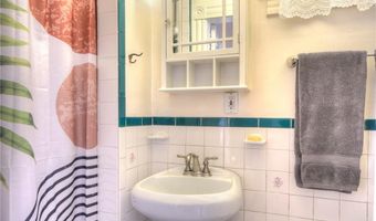 98 John St, Newport, RI 02840