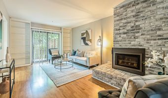 1040 Greenhills Dr, Ann Arbor, MI 48105