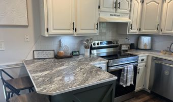 829 Rosemary Ave, Aurora, MO 65605