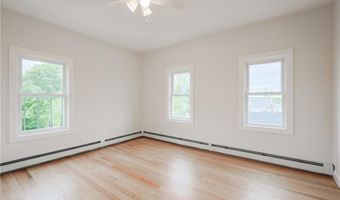 529 Wood St 4th Floor 4, Bristol, RI 02809