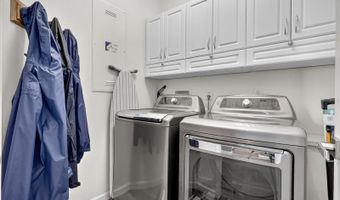 5610 GOLDEN ISLES Dr, Apollo Beach, FL 33572