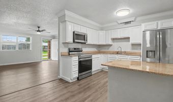 645 Union St, Bay St. Louis, MS 39520