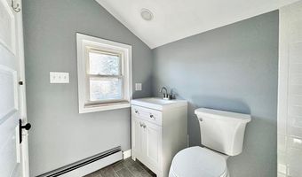 432 Edgewater Dr, Algonac, MI 48001