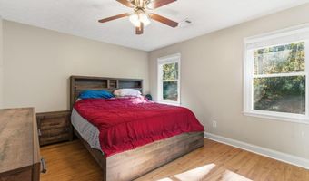 127 Springbrook Dr, Auburn, GA 30011