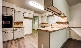 112 Oak St, Arkoma, OK 74901