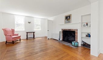 6 Baldwin Rd, Middletown, RI 02842