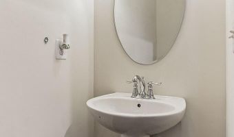 41673 MCMONAGLE Sq, Aldie, VA 20105