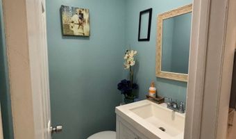 6 Irving Pl, Danbury, CT 06810