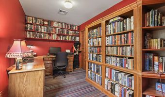 13 Swartzel Dr, Middletown, NJ 07748