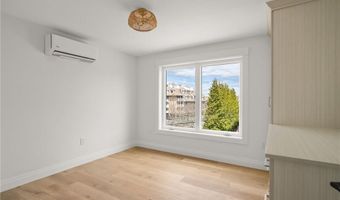7 Wellington Ave, Newport, RI 02840