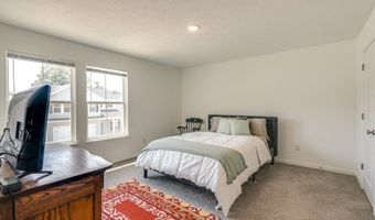 677 Crossings Ln, Akron, OH 44320