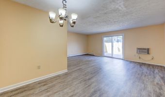 132 Sutton Pl 132, Bloomfield, CT 06002