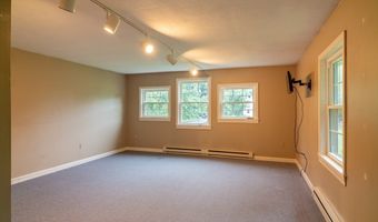 53 Henry St, Amherst, MA 01002