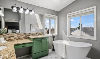 19157 GENTRY HIGHLANDS Ln, Oregon City, OR 97045