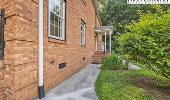 317 Dillard Dr, Jefferson, NC 28640