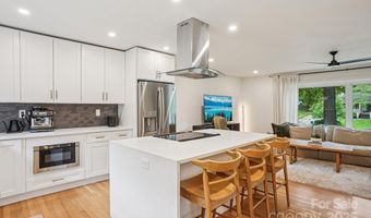 6038 Old Providence Rd, Charlotte, NC 28226