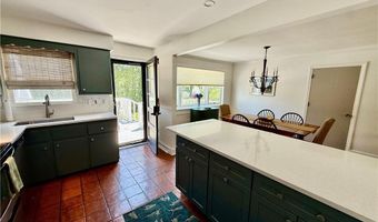8 Mccormick Rd, Newport, RI 02840