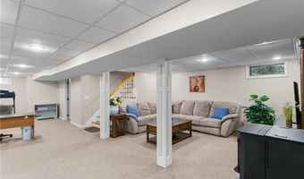 72 Winifred Ave, Warwick, RI 02889