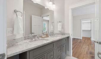 3555 N DICKERSON St, Arlington, VA 22207