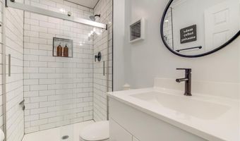 808 Timberfield Dr, Ballwin, MO 63021