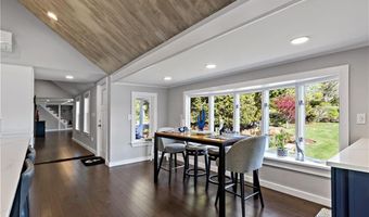 166 New Meadow Rd, Barrington, RI 02806