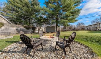 221 Windcliffe Dr, Ballwin, MO 63021