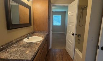 107 107 Peachtree St, Baxley, GA 31513