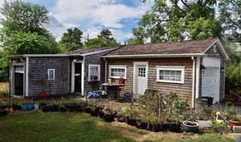 99 S Main St, Acushnet, MA 02743