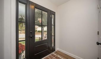 704 Woodrun Dr, Ballwin, MO 63021