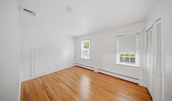 5 Beaver Pond Rd, Albany, NY 12211