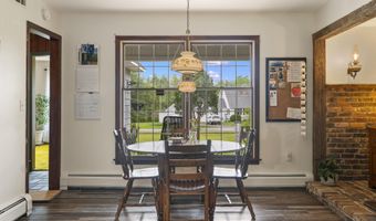 14 Lakeshore Dr, Belgrade, ME 04918